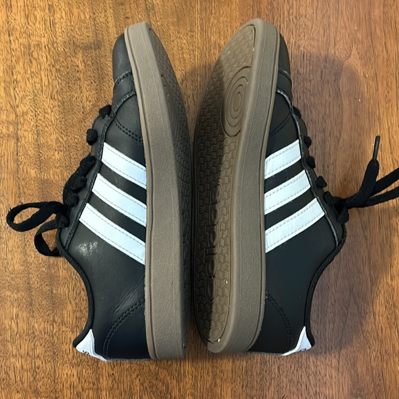 Adidas Black Synthetic Leather Youth Sneaker Size 2 - Picture 4 of 7